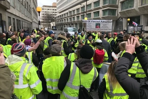 'Sarı Yelek' protestoları İngiltere'ye sıçradı