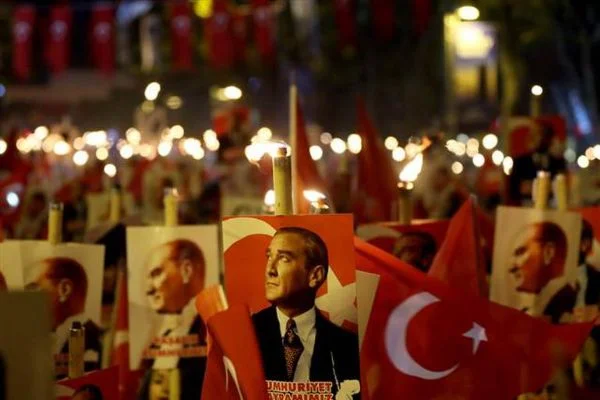 Sarıkamış şehitleri,meşaleli yürüyüşle anıldı