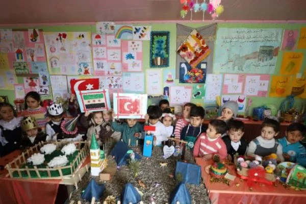 Savaşın çocuklarından resim ve el işi sergisi