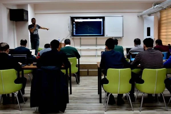 Siber güvenlik uzmanı yetiştirmek için eğitim aldılar