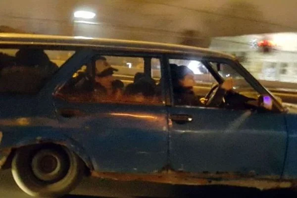 Şişli'de şaşkına çeviren görüntü: Otomobile 12 kişi bindi