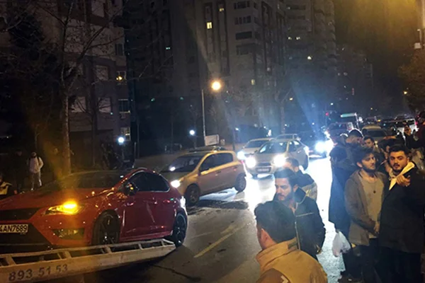 Takla atan lüks otomobilden burnu bile kanamadan çıktı