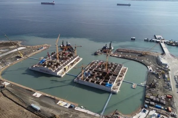Tamamlandığında dünyanın en uzun orta açıklıklı asma köprüsü olacak