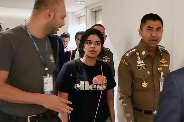 Tayland'da alıkonulan Suudi genç kadın, BM gözetiminde havalimanından ayrıldı