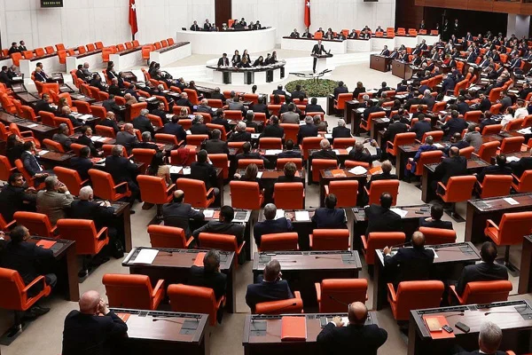 TBMM'de Erdoğan'ın korumaları ve HDP'liler arasında arbede
