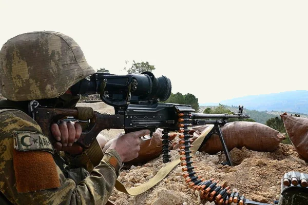 Teröristlerin maket uçakla saldırı girişimi engellendi