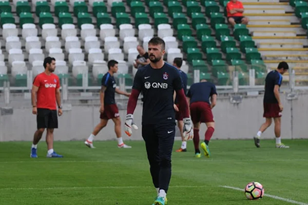 Trabzonspor Onur Kıvrak ile yollarını ayırdı