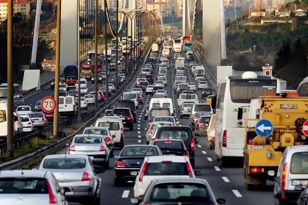 Trafikteki araç sayısı 631 bin arttı
