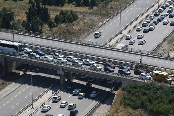 Trafikteki taşıt sayısı 631 bin arttı
