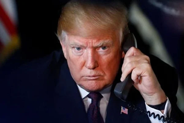 Trump, kendisini başkan ilan eden Guaido'yu aradı