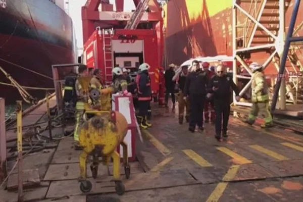Tuzla'da gemi yangını: Ölü ve yaralılar var
