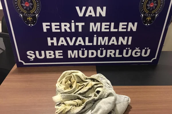 Uyuşturucu ile uçağa binmeye çalışırken yakalandı