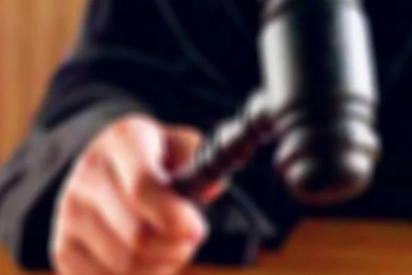 Yakaladıkları ruhsatsız tabancayı sahiplenen polislere cezaevi yolu
