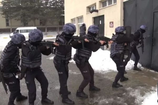 Yeni mezunların görüntüsü nefes kesti