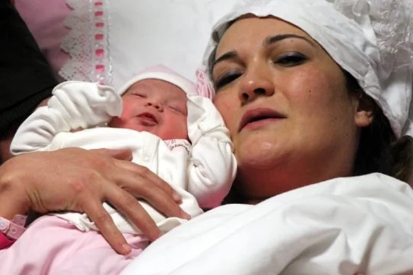 Yeni yılın ilk bebeği dünyaya geldi
