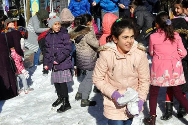 Yer: Manisa! 2 kamyon getirdiler...