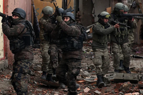 Yeşil listede aranan PKK'lı terörist öldürüldü