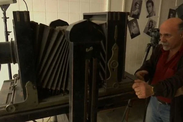 120 yıllık makineyle vesikalık çeken mısırlı fotoğrafçı