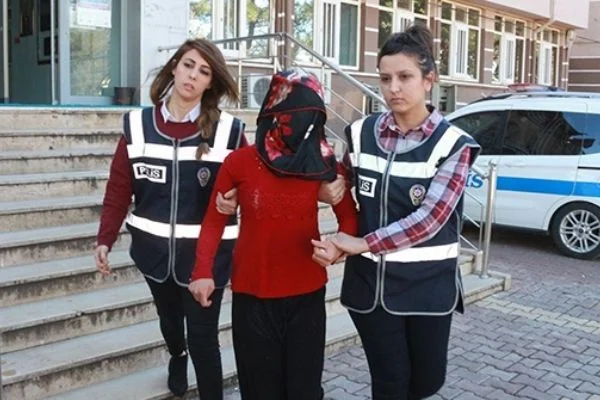 250 TL'lik küpe için bebeğin kulağını parçaladı