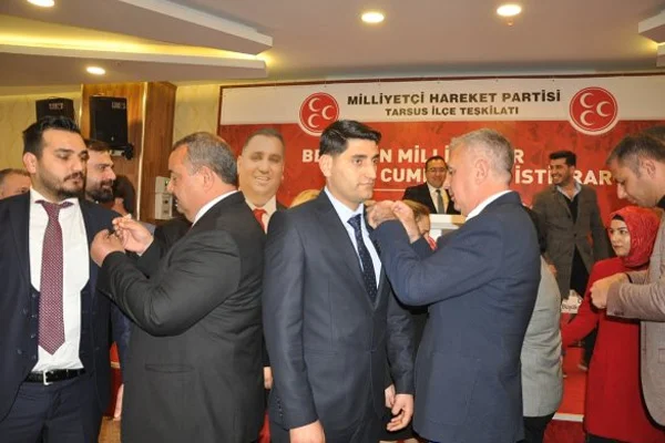 297 kişi İYİ Parti'den MHP'ye geçti