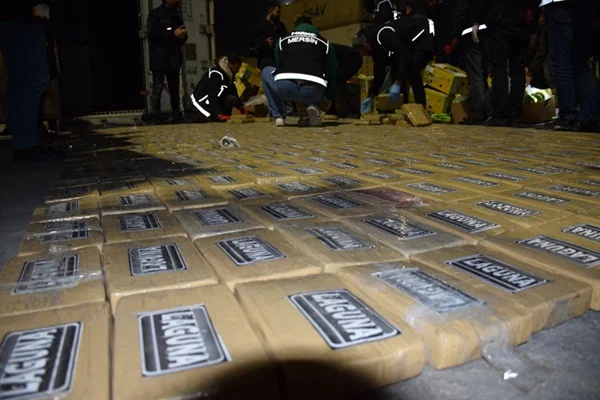 615 kilogram kokain ele geçirildi