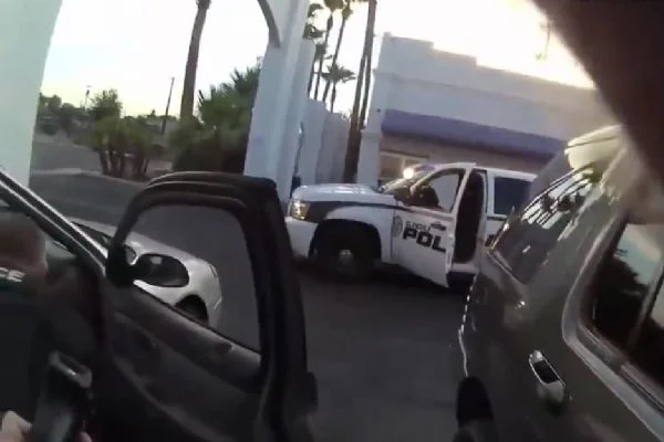 ABD polisi bir şahsı çocukları gözü önünde darp etti