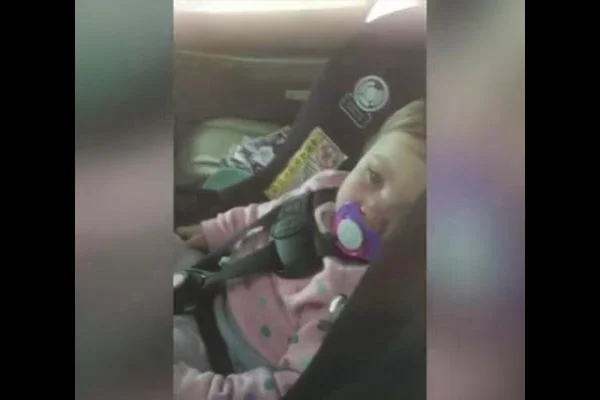 Amerika'da polis bebeği kurtarmak için hırsızdan yardım istedi