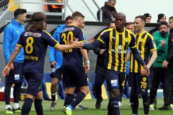 Ankaragücü, Erzurumspor'u son dakika golüyle yendi
