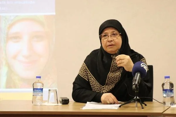Annesi Mısır'daki direnişin sembol ismi kızı 'Esma'yı anlattı