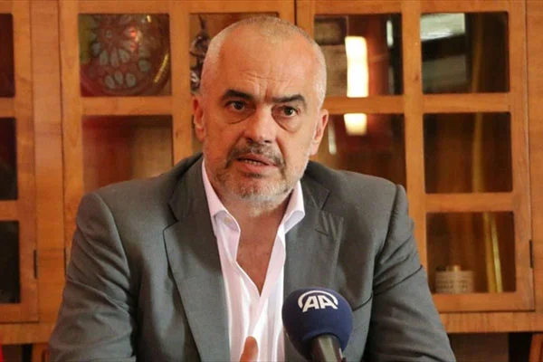 Arnavutluk ABD Büyükelçisi Başbakan'ın istifasını istedi