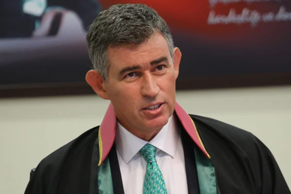 Avukatlardan, Feyzioğlu'na istifa çağrısı