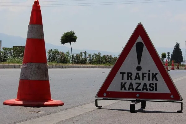 Baba oğul trafik kazasında hayatını kaybetti
