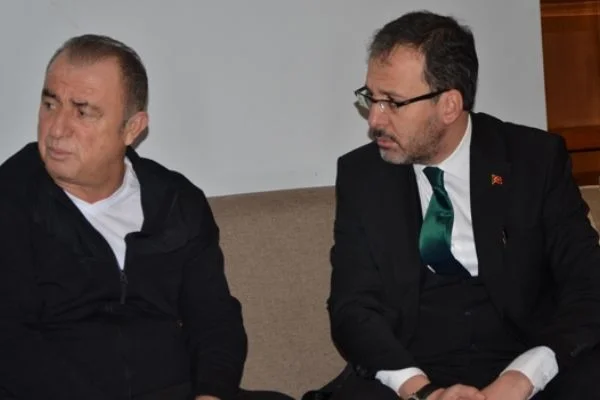 Bakan Kasapoğlu Fatih Terim'e taziye ziyaretinde bulundu