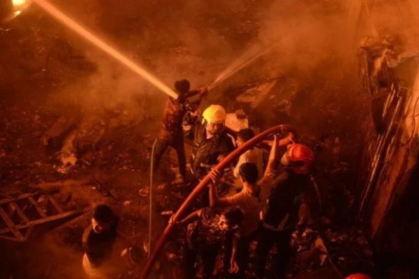 Bangladeş'te yangın felaketi
