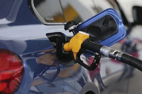Benzine 15 kuruşluk zam geliyor