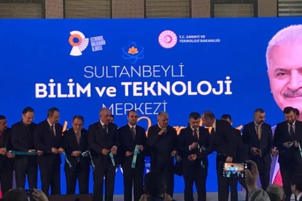Binali Yıldırım'dan kendisi için 'caps' yapanlara teşekkür