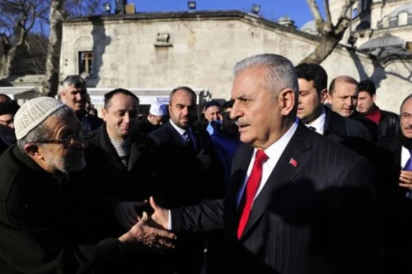Binali Yıldırım seçim çalışmalarının startını Eyüpsultan'da verdi