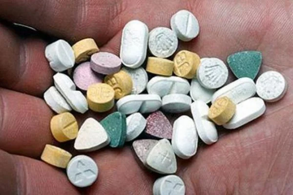 Çamaşır makinesinin içinde 10 bin adet uyuşturucu hap ele geçirildi