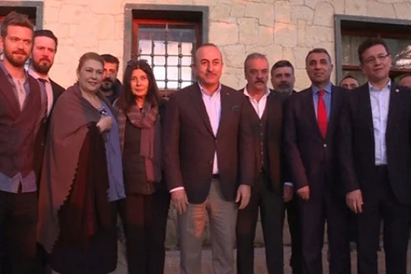 Çavuşoğlu dizi setini ziyaret etti