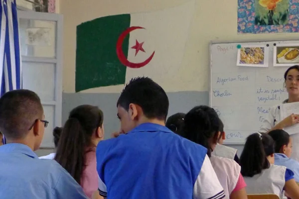 Cezayir'de ''okulda namaz kılınması yasağı''