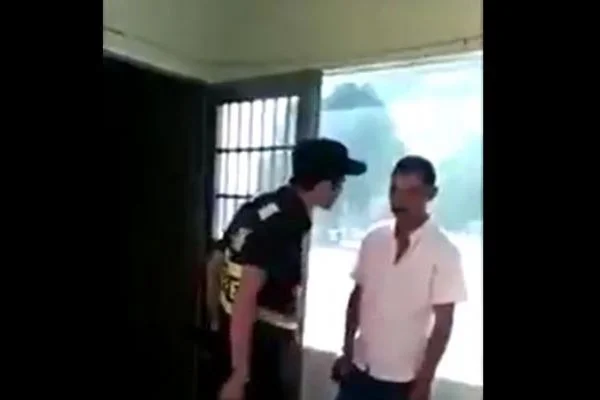 Çin polisi Doğu Türkistanlı adamı sebepsiz yere darp etti