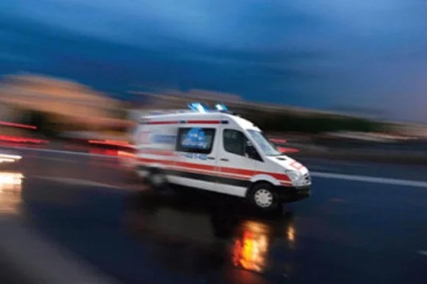 Çöken binada 2 kişi öldü, 6 kişi yaralı kurtarıldı