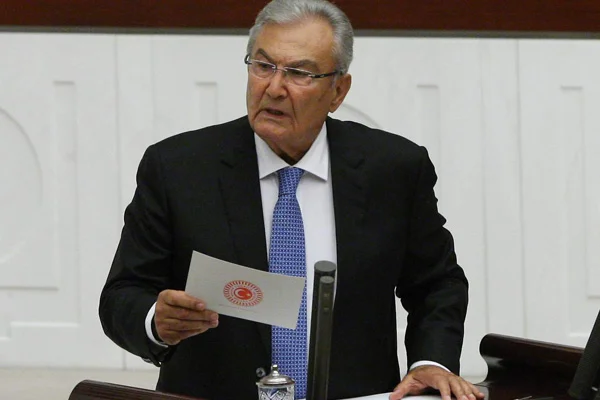 Deniz Baykal yemin etti