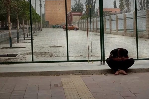Doğu Türkistanlı çocuklar yatılı okullarda asimile ediliyor
