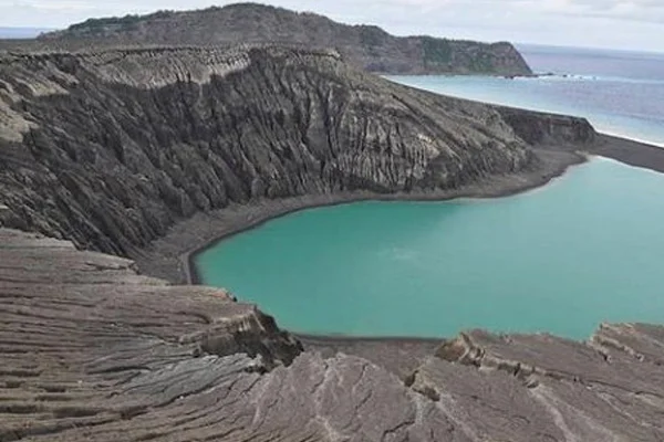 Dünyanın en yeni adasında yaşam belirtileri
