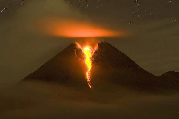 Endonezya'da bulunan Merapi Yanardağı'nda volkanik hareketlilik