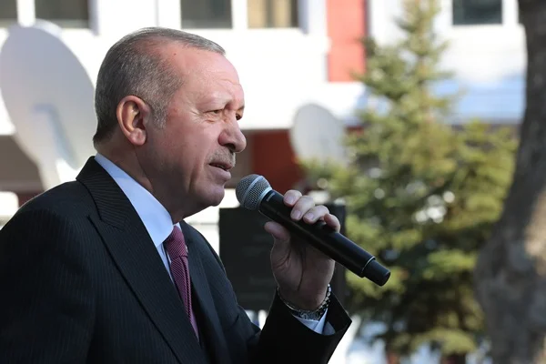 Erdoğan: Beraber yola çıktığımız insanlar şimdi bizim trenden inip başka trene biniyor