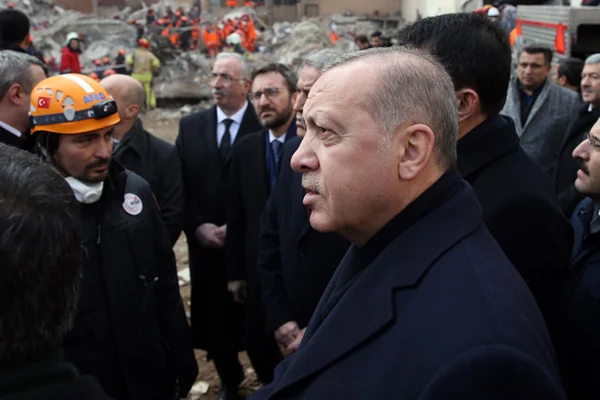 Erdoğan Kartal'daki enkaz alanında