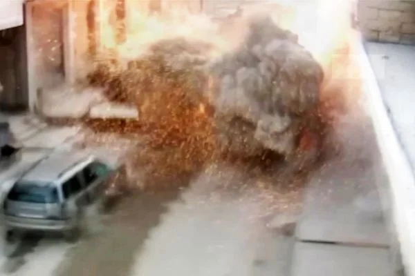 Esed rejiminin yaptığı bombalı saldırı anı kamerada