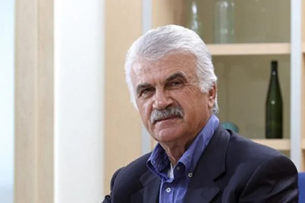 Eski bakan Fikret Ünlü hayatını kaybetti